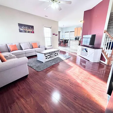 Amazing 4 Bdrm Home W Garage In Charlotte